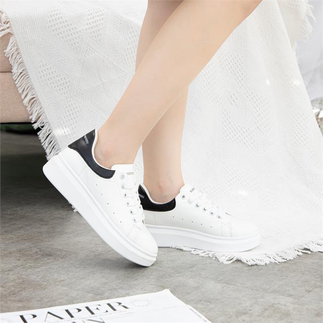 Giày thể thao nữ MWC - 0401 Giày Thể Thao Nữ Đế Bằng,Sneaker Da Siêu Êm Chân Hot Trend