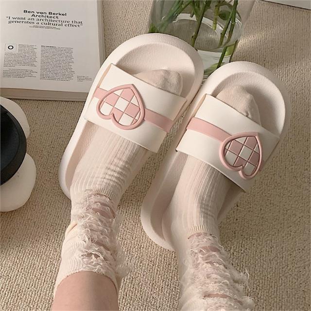 Dép nữ MWC - 8185 Dép Nữ Quai Ngang In Logo Cách Điệu Hình Trái Tim Nổi Phối Caro Siêu Cute