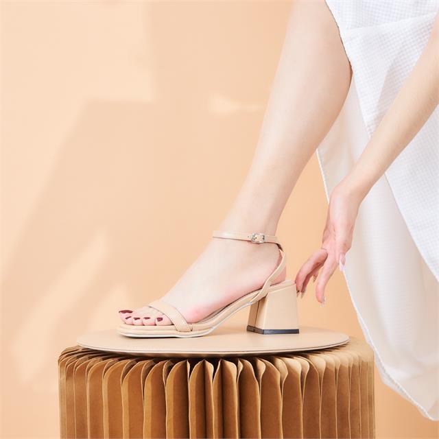 Giày cao gót MWC NUCG- 4422 Sandal Cao Gót Quai Ngang Cách Điệu Gót Vuông Thời Trang