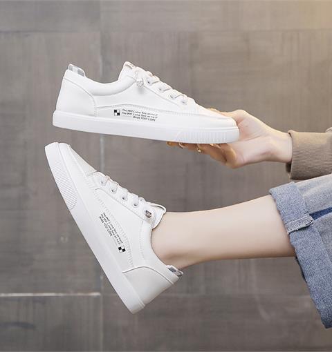 Giày thể thao nữ MWC NUTT- A109  Giày Thể Thao Nữ Gót Phối Carô Siêu Cute Sneaker Da Êm Chân Đế Bằng Hot Trend