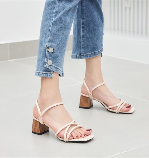 Giày cao gót MWC - 3706 Giày Sandal Quai Chéo Cách Điệu Phối Quai Hậu Gót Vuông Vân Gỗ Thời Trang 