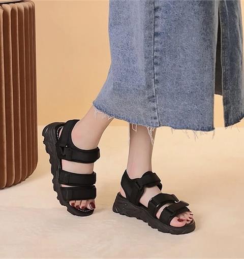 Giày sandal nữ MWC NUSD- 2402  Sandal Đế Bằng Hack Dáng Với Quai Ngang Lót Dán Thời Trang