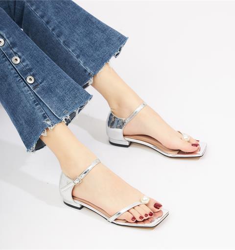 Giày sandal nữ MWC NUSD- 2412 Sandal Mũi Vuông Cách Điệu Đính Hạt Châu Thời Trang