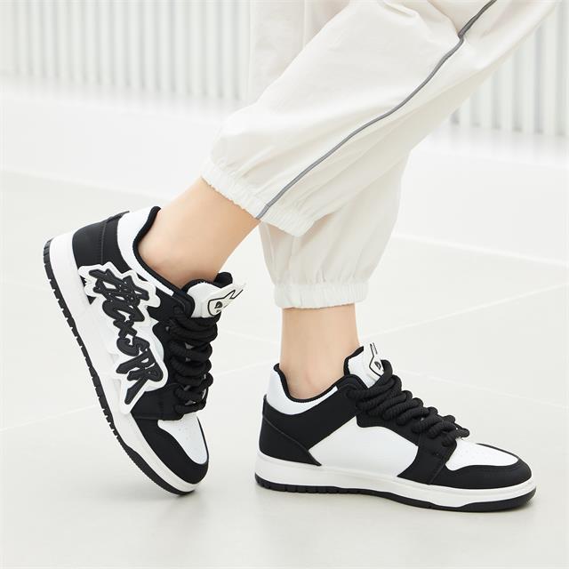 Giày thể thao nữ MWC NUTT- A135 Giày Thể Thao Nữ  In Chữ Ép Nhiệt Cách Điệu,Sneaker Da Siêu Êm Chân Hot Trend