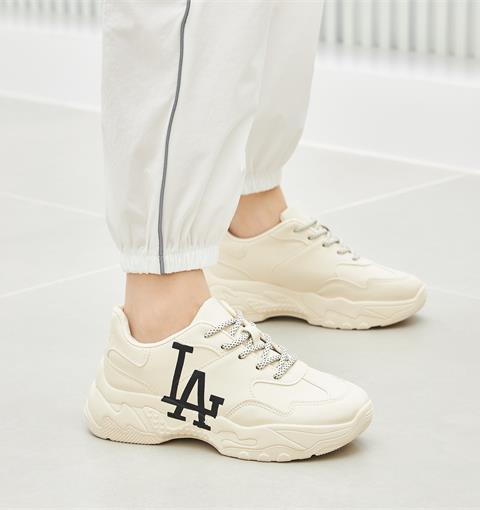 Giày thể thao nữ MWC NUTT- 0792 Giày Thể Thao Nữ Phối Chữ Siêu Cute,Sneaker Êm Chân Đế Độn 5CM Hot Trend