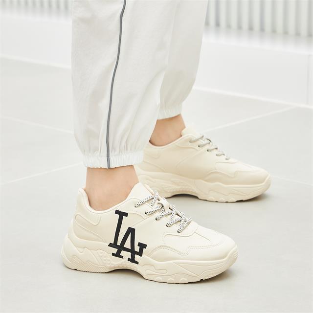 Giày thể thao nữ MWC NUTT- 0792 Giày Thể Thao Nữ Phối Chữ Siêu Cute,Sneaker Êm Chân Đế Độn 5CM Hot Trend