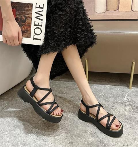 Giày Sandal Nữ MWC 2427 - Sandal Quai Mảnh Ngang, Chéo Cách Điệu, Sandal Đế Đúc Cao 4cm Năng Động, Trẻ Trung.