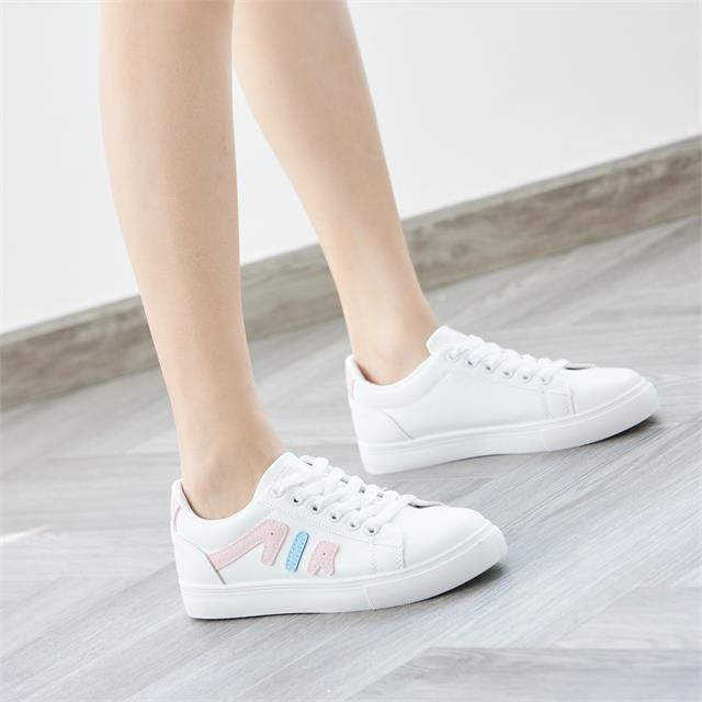Giày thể thao nữ MWC NUTT- 0783 Giày Thể Thao Nữ Phối Chữ Siêu Cute Sneaker Da Êm Chân Đế Bằng Hot Trend