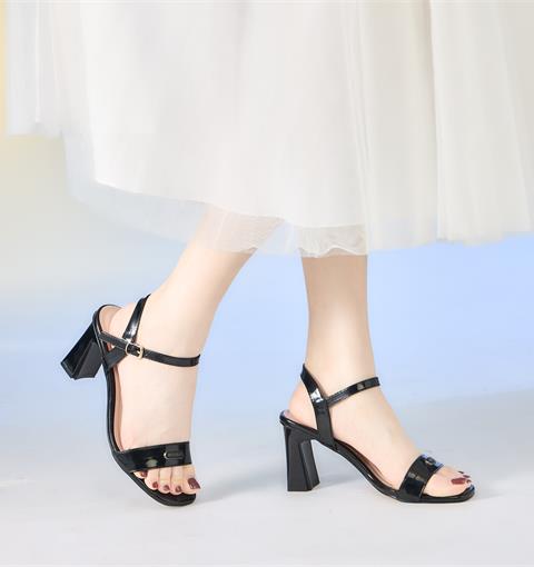 Giày Cao Gót MWC G065 - Giày Sandal Cao Gót Quai Ngang Đính Khóa Chữ, Sandal Đế Vuông Cao 8cm, Kiểu Dáng Mũi Vuông Thanh Lịch, Thời Trang.