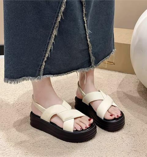 Giày Sandal Nữ MWC 2481 - Sandal Nữ Quai Bản Dẹp Đan Chéo Cách Điệu Thời Trang, Sandal Đế Bằng Cao 4cm Năng Động, Trẻ Trung.