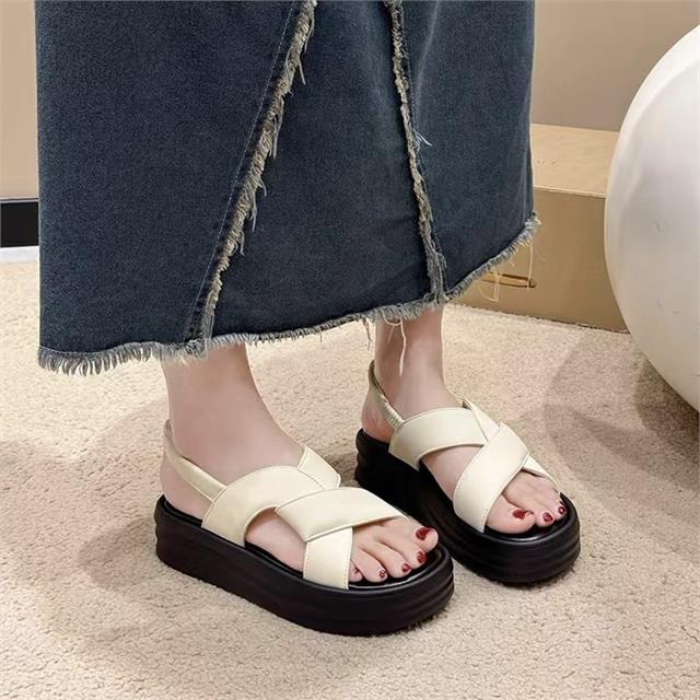 Giày Sandal Nữ MWC 2481 - Sandal Nữ Quai Bản Dẹp Đan Chéo Cách Điệu Thời Trang, Sandal Đế Bằng Cao 4cm Năng Động, Trẻ Trung.