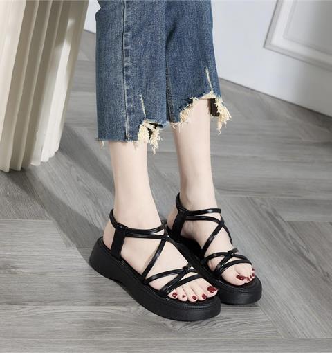 Giày Sandal Nữ MWC 2458 - Sandal Quai Ngang Chéo Cách Điệu, Sandal Đế Bánh Mì Cao 5cm Trẻ Trung, Thanh Lịch, Thời Trang.