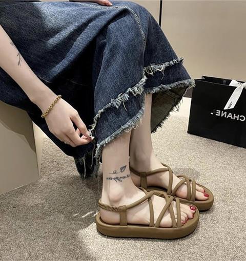 Giày Sandal Nữ MWC 2465 - Sandal Quai Tròn Mảnh Ngang Tạo Kiểu Chéo Cách Điệu, Đế Bằng Cao 2cm Năng Động, Trẻ Trung.