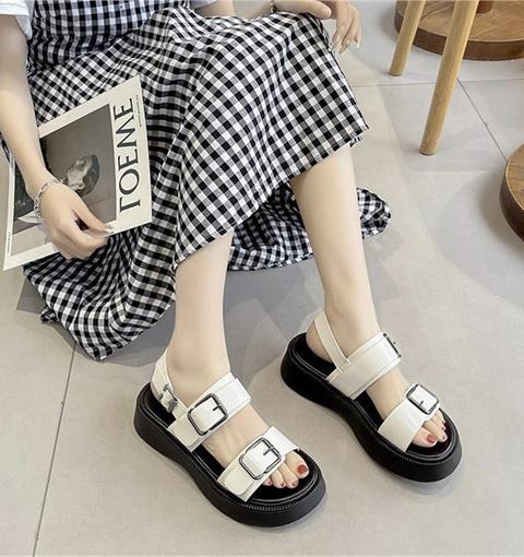 Giày sandal nữ MWC NUSD- 2426 Sandal 2 Quai Ngang Phối Khóa Đế Bánh Mì Cao 4cm Siêu Hack Dáng