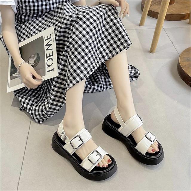 Giày sandal nữ MWC NUSD- 2426 Sandal 2 Quai Ngang Phối Khóa Đế Bánh Mì Cao 4cm Siêu Hack Dáng