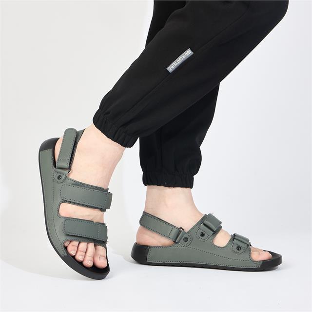 Giày Sandal Nam MWC 7086 - Sandal Nam 2 Quai Ngang Phối Lót Dán Viền Chỉ Nổi Sắc Nét, Sandal Streetwear Nam Năng Động, Trẻ Trung.