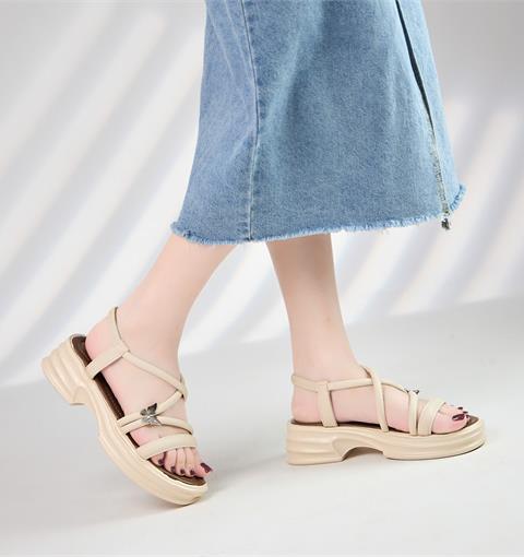 Giày Sandal Nữ MWC E110 - Sandal Nữ Quai Chéo Đính Hình Bươm Bướm Nhỏ Xinh, Sandal Nữ Đế Bánh Mì Siêu Hack Dáng, Thời Trang.