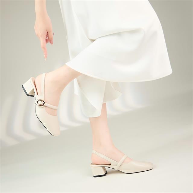 Giày Cao Gót MWC G113 - Giày Cao Gót Nữ Bít Mũi Kiểu Dáng Basic, Giày Nữ Đế Gót Vuông Cao 4cm Phối Quai Cài Ngang Đính Nút Vuông Siêu Xinh, Thanh Lịch, Thời Trang.