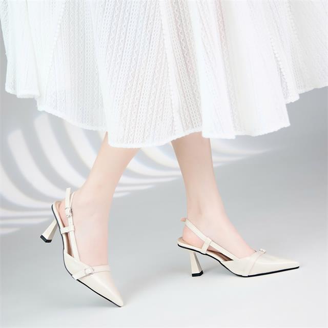 Giày Cao Gót MWC G135 - Giày Cao Gót Nữ Dáng Slingback Bít Mũi Phối Khóa Vuông Cổ Điển, Giày Cao Gót Gót Trụ Cao 8cm Thanh Lịch, Thời Trang.