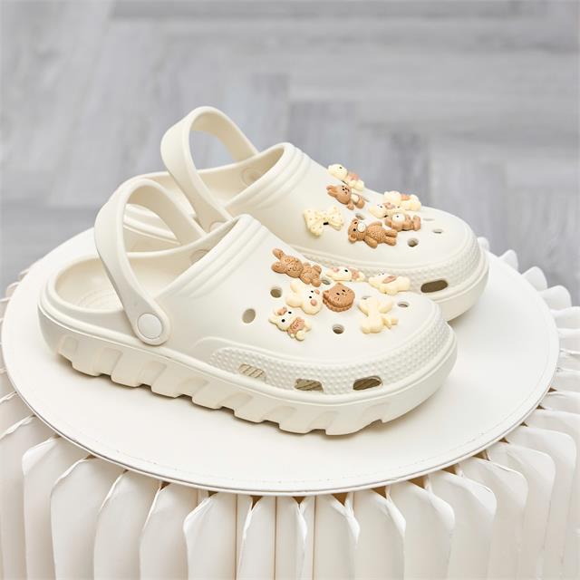  Dép Nữ MWC 8584 - Dép Crocs Có Quai Hậu, Mũi Tròn Gắn Charm Gấu Phong Cách Cute & Cozy, Xu Hướng Giới Trẻ Hiện Đại.