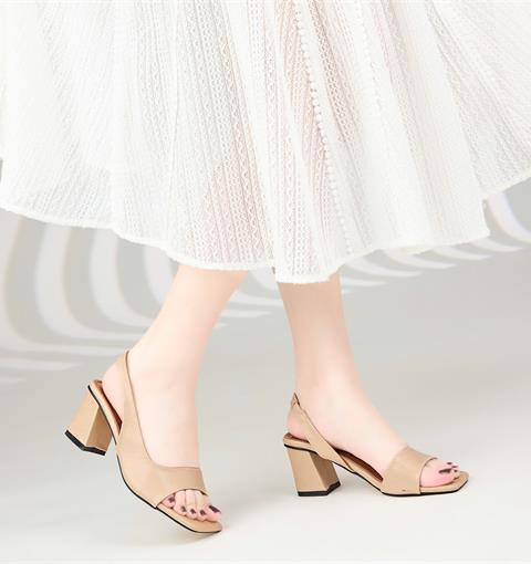 Giày Sandal Cao Gót MWC 4453 - Sandal Cao Gót Quai Ngang Khoét Eo Cách Điệu, Sandal Đế vuông Cao 7cm Thanh Lịch, Thời Trang.