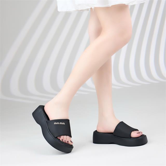 Dép Nữ MWC 8581 - Dép Nữ Đế Đúc 5cm, Quai Ngang Bản To Họa Tiết Kim Loại Màu Vàng Ánh Kim Sang Chảnh.