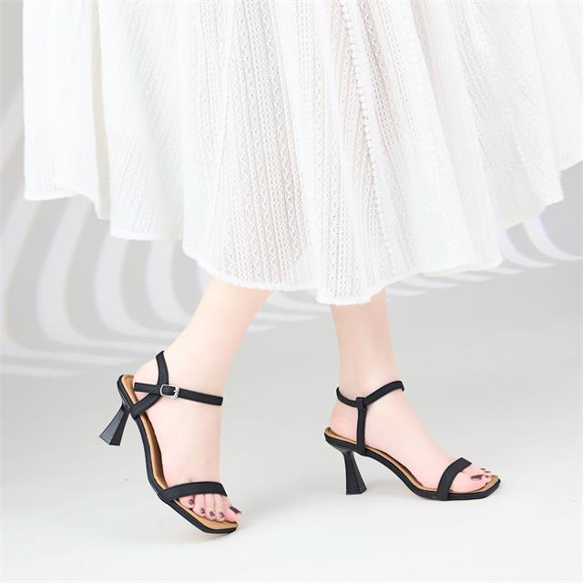 Giày Cao Gót MWC G218 - Giày Sandal Gót Trụ Chữ V 9 Phân, Quai Mảnh, Mũi Vuông Thanh Lịch, Sang Trọng.