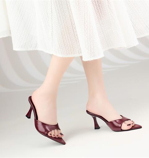 Giày Cao Gót MWC G210 - Giày Mules Gót Trụ 9cm, Mũi Nhọn Sắc Sảo, Sang Đẹp, Quyến Rũ Đến Từng Chi Tiết.