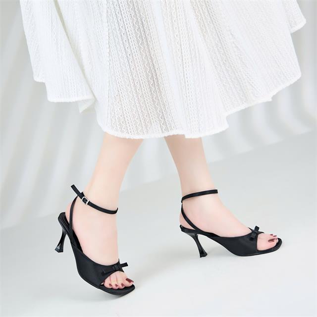 Giày Cao Gót MWC G227 - Giày Cao Gót 8cm Đính Nơ Nhỏ Xinh Phối Quai Khóa Ôm Cổ Chân Sành Điệu Thời Thượng.
