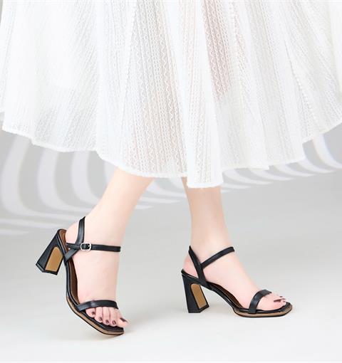 Giày Cao Gót MWC G224 - Giày Sandal Gót Vuông 8 Phân, Quai Mảnh, Mũi Vuông Thanh Lịch, Sang Trọng.