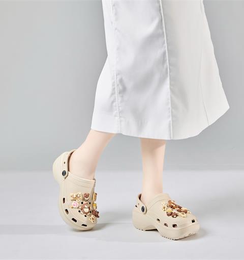  Dép Nữ MWC 8610 - Dép Sandal Clogs Nhựa Eva Cao Cấp Gắn Charm Gấu Siêu Cute, Đi Êm Mê Ly.