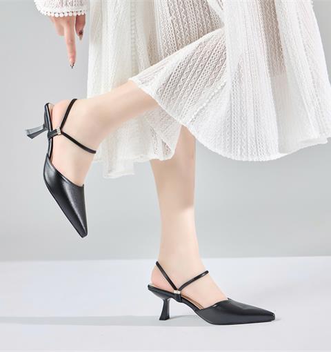Giày Cao Gót MWC G243 - Giày Cao Gót Đế Trụ 7cm Mũi Nhọn Phối Quai Đôi Khóa Kim Loại Thanh Lịch, Sang Trọng.