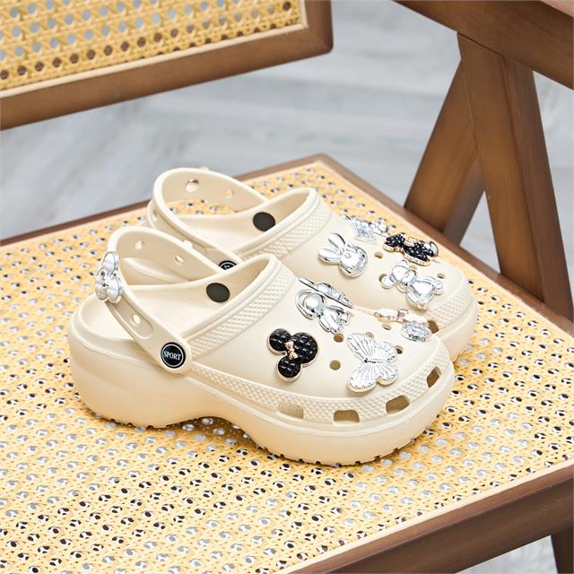  Dép Nữ MWC 8623 - Dép Sandal Clog Nữ Gắn Nhiều Charm Gấu, Bướm Siêu Cute, Bền Đẹp.