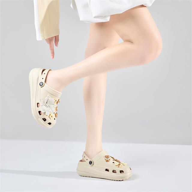 Dép Nữ MWC 8622 - Dép Sandal Crocs Nữ Gắn Nhiều Charm Hình Thú Và Hoa Dễ Thương, Ngọt Ngào, Trẻ Trung.