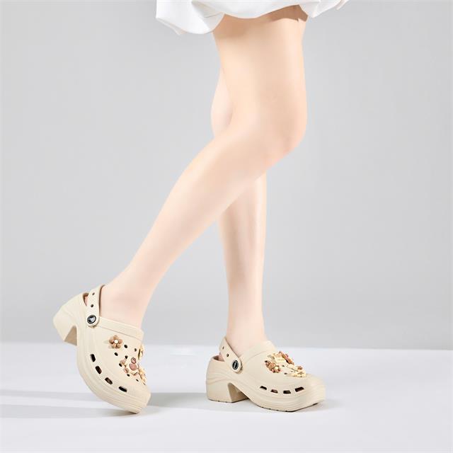Dép Nữ MWC 8630 - Dép Sandal Crocs Đế Suồng Đúc 8cm Phối Charm Gấu Cực Dễ Thương, Trẻ Trung Và Nổi Bật.