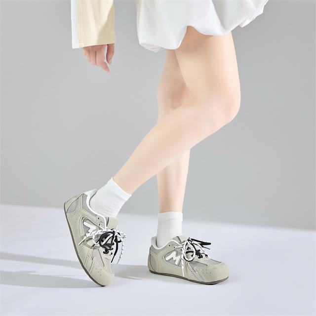 Giày Thể Thao Nữ MWC A311 - Giày Sneaker Nữ Da Phối Lưới Thoáng Khí, Hoạ Tiết Chữ Tinh Tế, Năng Động, Trẻ Trung.
