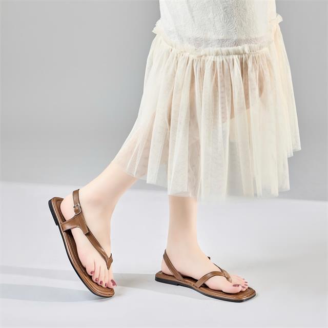 Sandal Nữ MWC E200 - Sandal Đế Bệt, Quai Chữ V Mảnh, Mũi Vuông Thanh Lịch, Đi Học, Đi Chơi, Đi Biển Bền Đẹp, Thời Trang.
