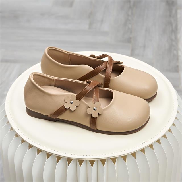 Giày Búp Bê Nữ MWC 2363 - Búp Bê Nữ Mary Jane Cổ Điển Phối Hai Quai Chéo Đính Hoa Cúc Nhỏ Xinh, Thanh Lịch, Nữ Tính.