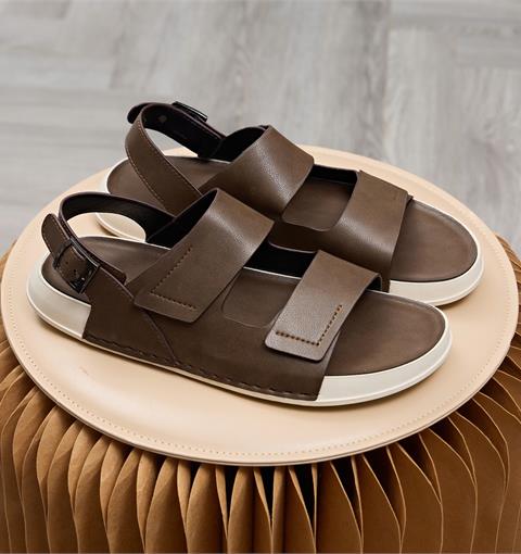 Giày Sandal Nam MWC 7118 - Sandal Nam Hai Quai Ngang Dán Cài Nhẹ Êm, Chắc Chân, Chuẩn Gu Thời Trang Năng Động.