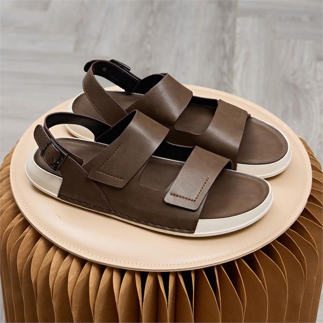 Giày Sandal Nam MWC 7118 - Sandal Nam Hai Quai Ngang Dán Cài Nhẹ Êm, Chắc Chân, Chuẩn Gu Thời Trang Năng Động.