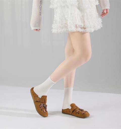 Dép Sục Nữ MWC 8652 - Dép Sục Da Lộn Hở Gót, Mũi Tròn Phối Quai Ngang Có Khoá Gài Kim Loại Chắc Chắn, Trẻ Trung, Năng Động.