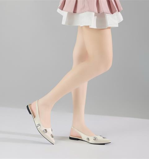 Giày Búp Bê MWC 2351 - Giày Búp Bê Hở Gót, Mũi Nhọn, Hoạ Tiết Hoa Đính Kim Loại Sang Trọng, Điệu Đà, Chuẩn Quý Cô Hiện Đại.