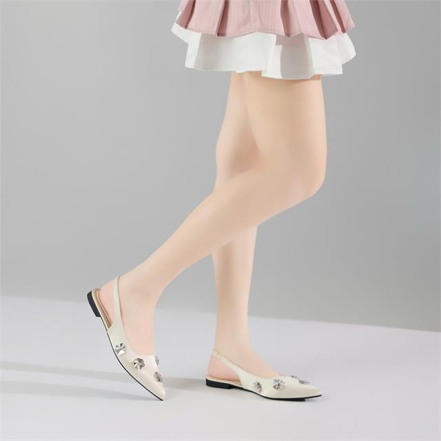 Giày Búp Bê MWC 2351 - Giày Búp Bê Hở Gót, Mũi Nhọn, Hoạ Tiết Hoa Đính Kim Loại Sang Trọng, Điệu Đà, Chuẩn Quý Cô Hiện Đại.