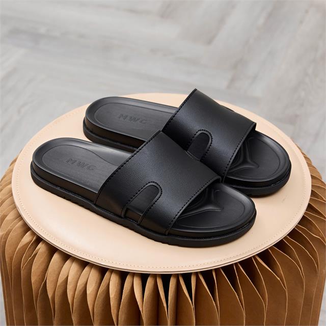 Dép Nam MWC 9233 - Dép Nam Da PU Bản Bản To Đi Học, Đi Chơi, Đi Làm Siêu Êm Nhẹ, Thời Trang.