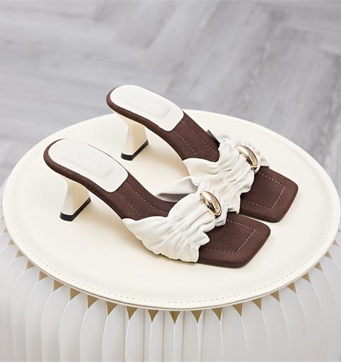 Dép Cao Gót MWC G303 - Guốc Nữ 7P, Quai Bản Nhún Phối Khuyên Vàng Đồng Sang Trọng, Nữ Tính, Thời Trang.