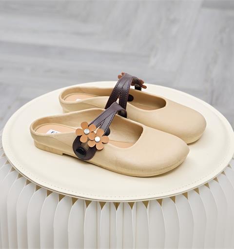 Dép Sục Nữ MWC 8646 - Dép Sục Nữ Mũi Tròn Nhẹ Cổ Điển Phối Hai Quai Chéo Đính Hoa Cúc Nhỏ Xinh, Thanh Lịch, Dễ Thương.