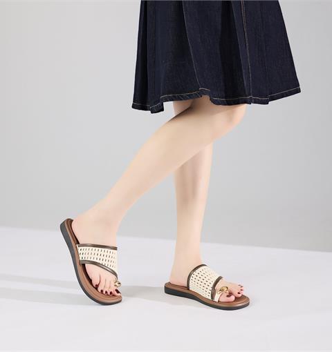 Dép Nữ MWC 8673 - Dép Nữ Quai Đan Phối Khuyên Vàng Đồng Sang Trọng, Nữ Tính, Thời Trang.