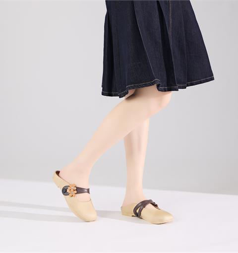 Dép Sục Nữ MWC 8646 - Dép Sục Nữ Mũi Tròn Nhẹ Cổ Điển Phối Hai Quai Chéo Đính Hoa Cúc Nhỏ Xinh, Thanh Lịch, Dễ Thương.