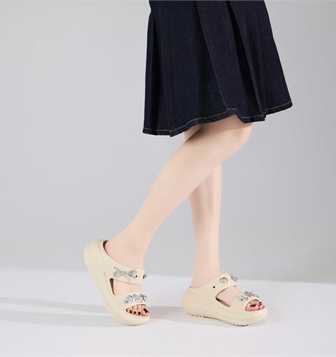 Dép Nữ MWC 8693 - Dép Nữ Đế Đúc, Hai Quai Ngang Gắn Charm Tim Nơ Dễ Thương, Chống Trơn, Đi Êm Chân.