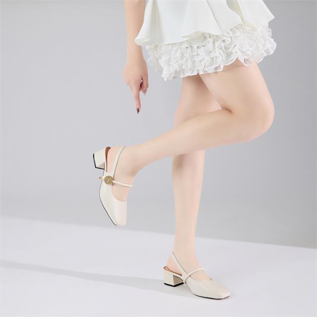 Giày Cao Gót MWC G114 - Giày Cao Gót Nữ Bít Mũi Kiểu Dáng Basic, Giày Nữ Đế Gót Vuông Cao 4cm Phối Quai Cài Ngang Đính Nút Chữ Siêu Xinh, Thanh Lịch, Thời Trang.